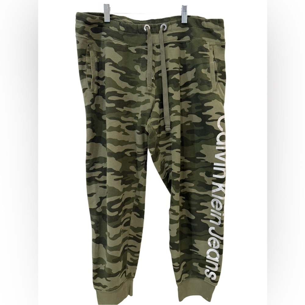 Calvin Klein Green Camouflage Joggers. XL